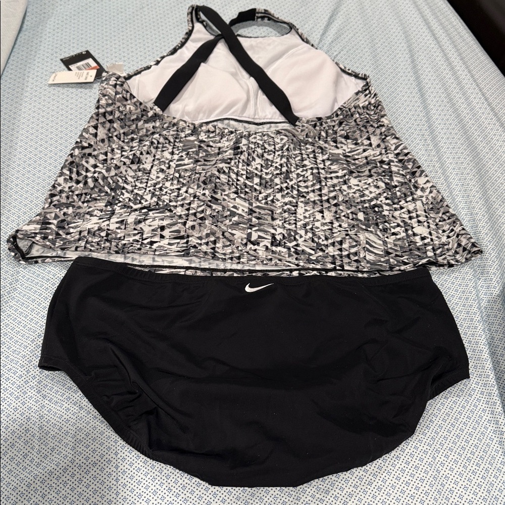 NIKE RACERBACK TANKINI BLACK &  WHITE SWIMSUIT BUILT IN BRA 3X NWT!!